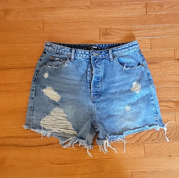 Shorts - Picture 1 of 3